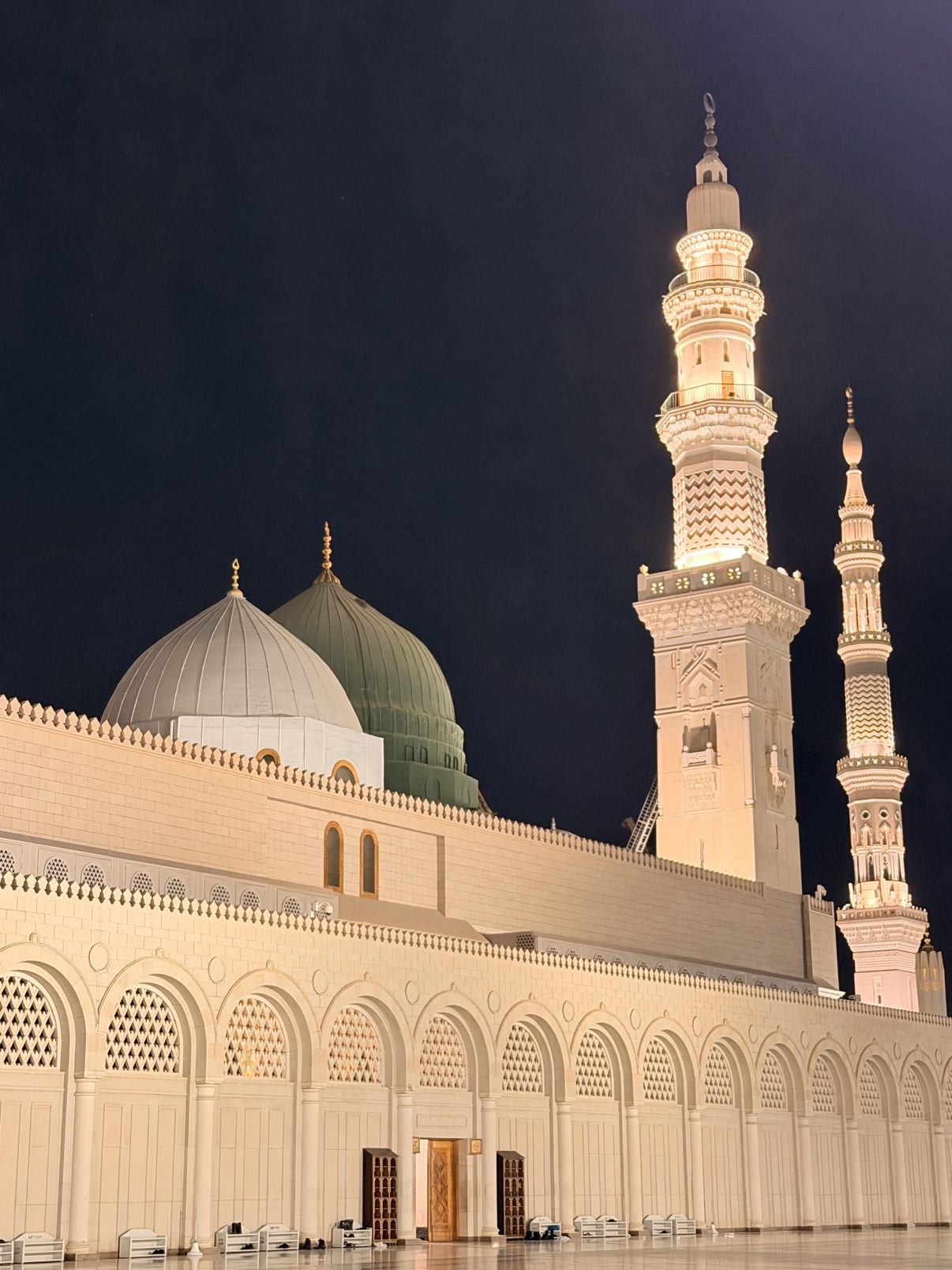 The white facade and domes of the Prophet's Mosque by day